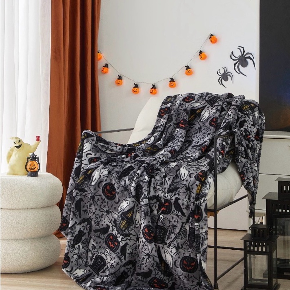 🎃 CELEBRATE HALLOWEEN OVERSIZED PLUSH THROW 50x70 Blanket